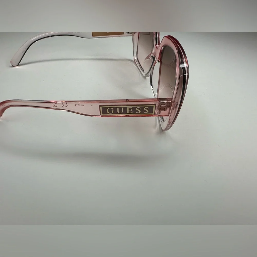 Oversized Guess Shades - Picture 4 of 7